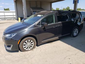  Salvage Chrysler Pacifica