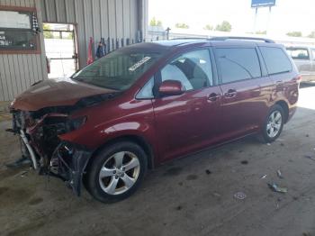  Salvage Toyota Sienna