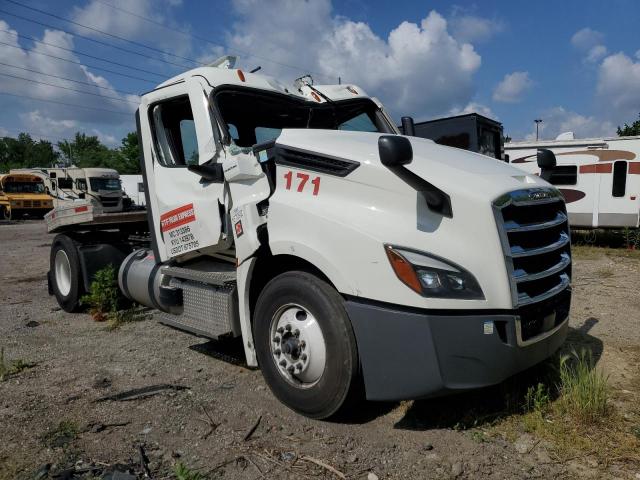  Salvage Freightliner Cascadia 1