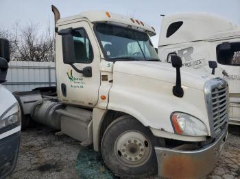  Salvage Freightliner Cascadia 1