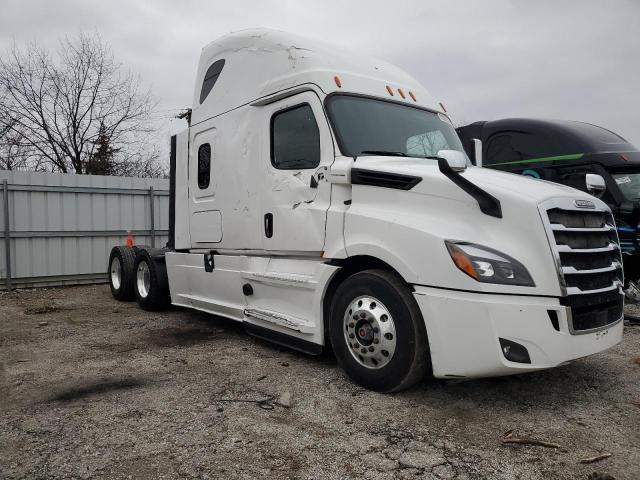  Salvage Freightliner Cascadia 1