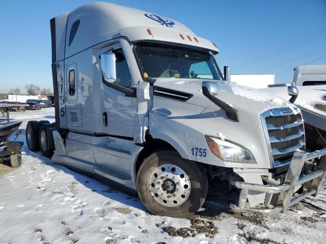  Salvage Freightliner Cascadia 1