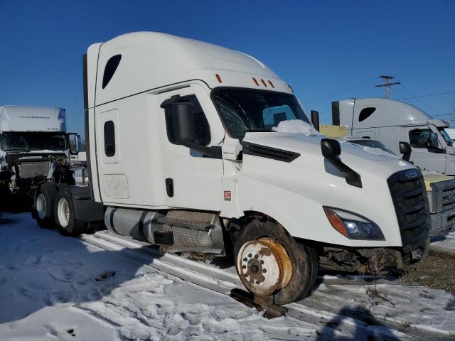  Salvage Freightliner Cascadia 1