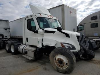  Salvage Freightliner Cascadia 1