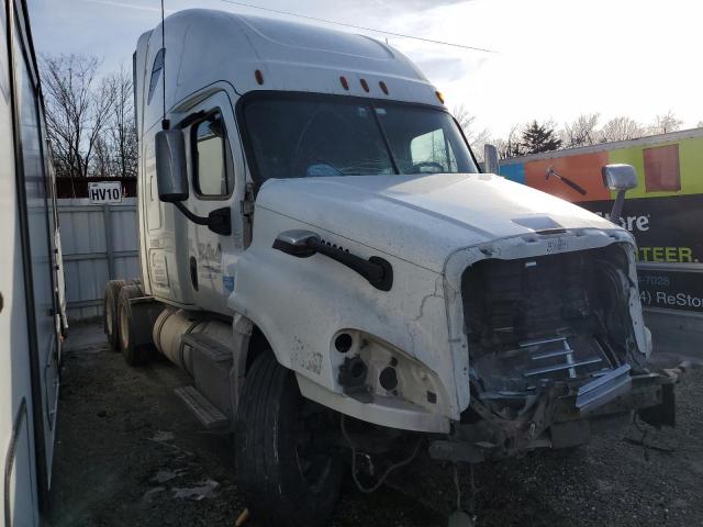  Salvage Freightliner Cascadia 1