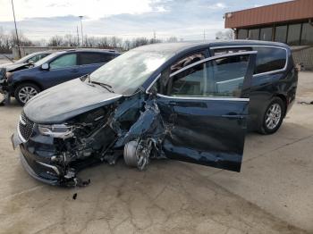  Salvage Chrysler Pacifica
