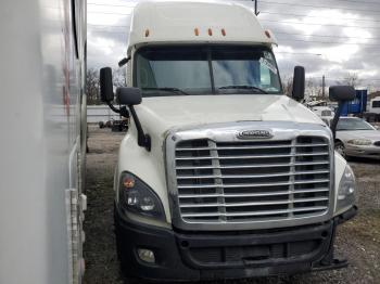  Salvage Freightliner Cascadia 1