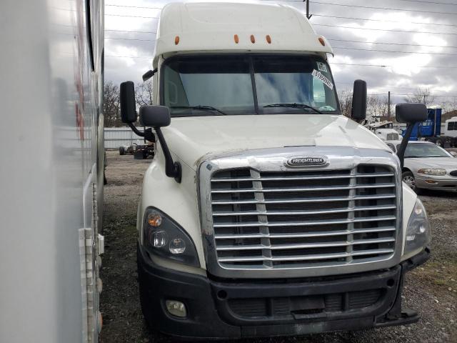  Salvage Freightliner Cascadia 1