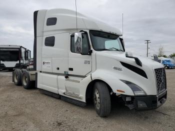  Salvage Volvo Vnl