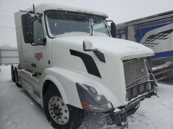  Salvage Volvo Vn