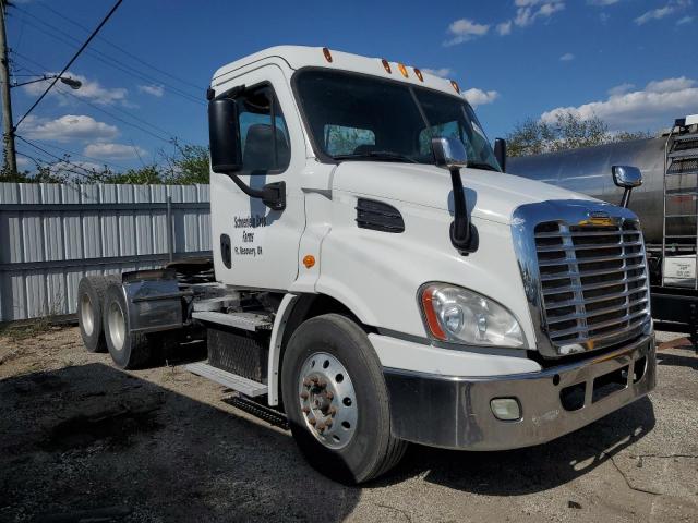  Salvage Freightliner Cascadia 1
