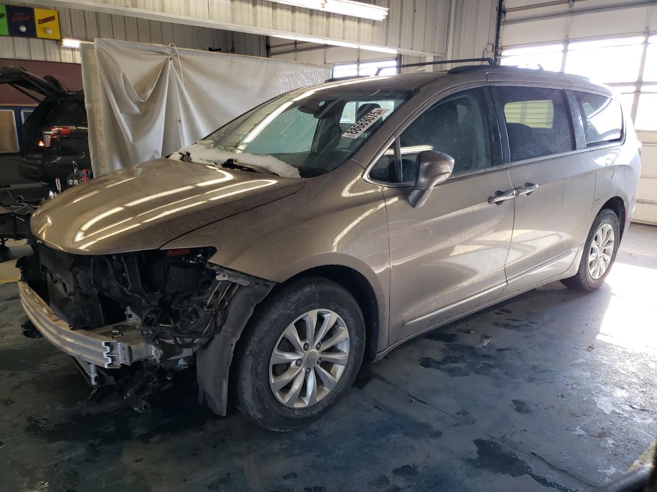 Chrysler Pacifica Touring L Image 1