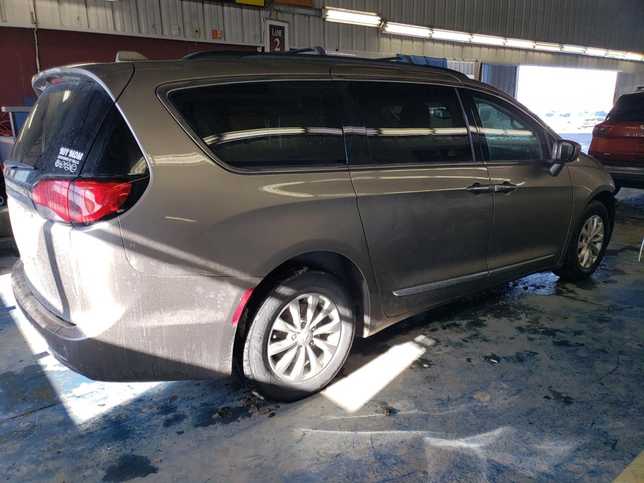 Chrysler Pacifica Touring L Image 9