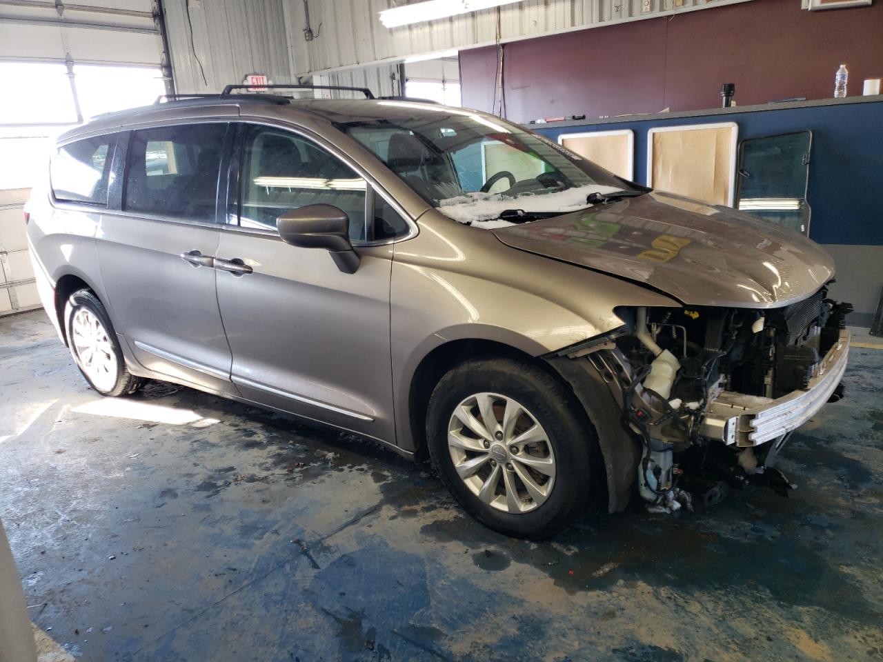 Chrysler Pacifica Touring L Image 8