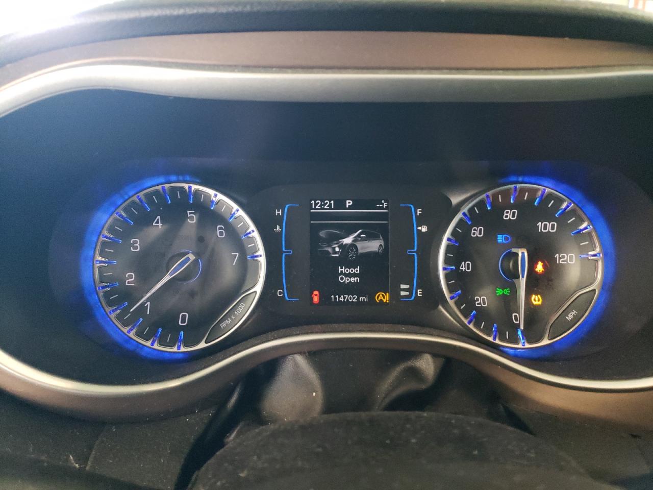 Chrysler Pacifica Touring L Image 11