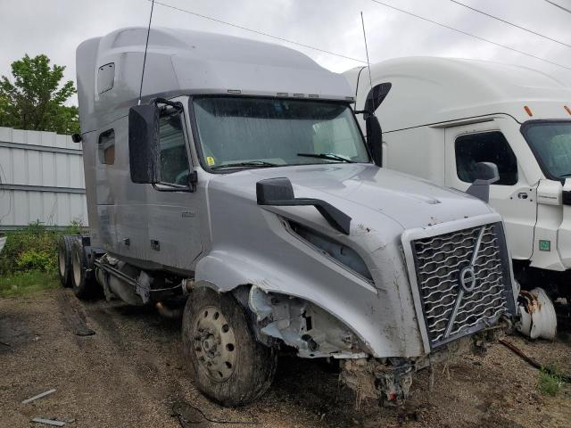  Salvage Volvo Vnl
