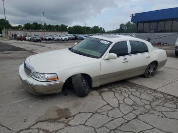  Salvage Lincoln Towncar
