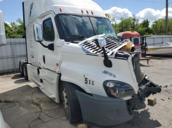  Salvage Freightliner Cascadia 1