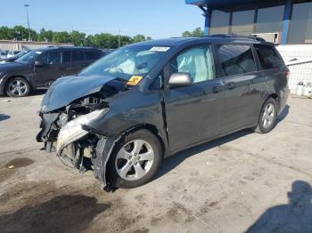  Salvage Toyota Sienna