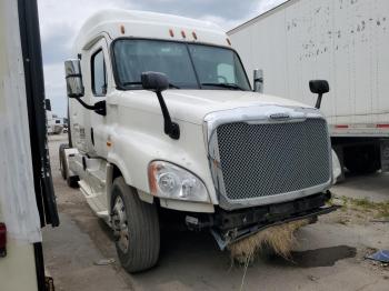  Salvage Freightliner Cascadia 1