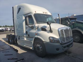  Salvage Freightliner Cascadia 1