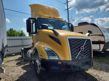  Salvage Volvo Vnl