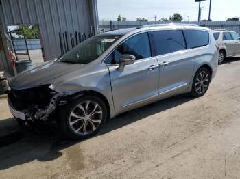  Salvage Chrysler Pacifica