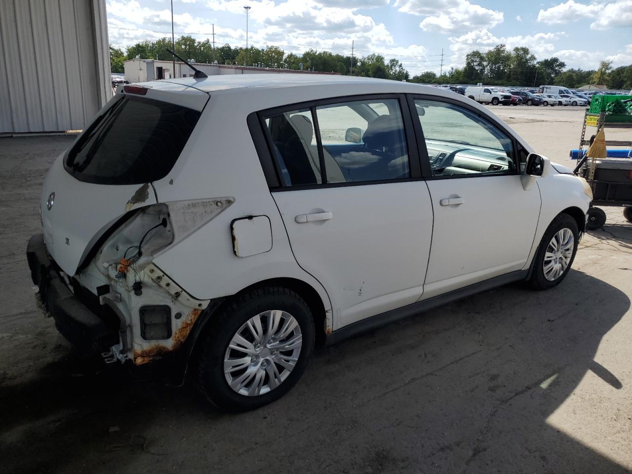 Nissan Versa S Image 4