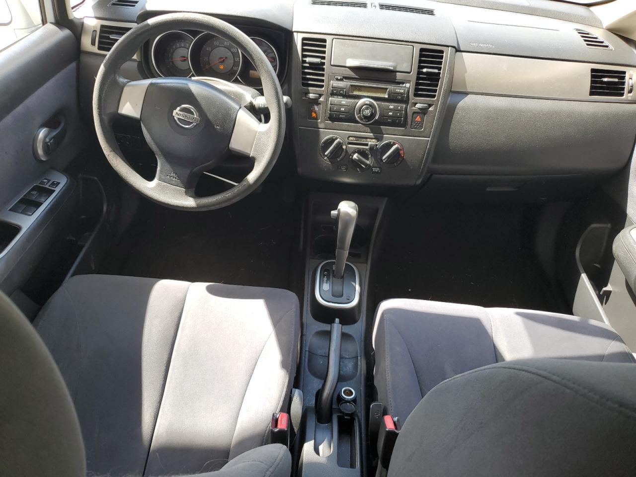 Nissan Versa S Image 9