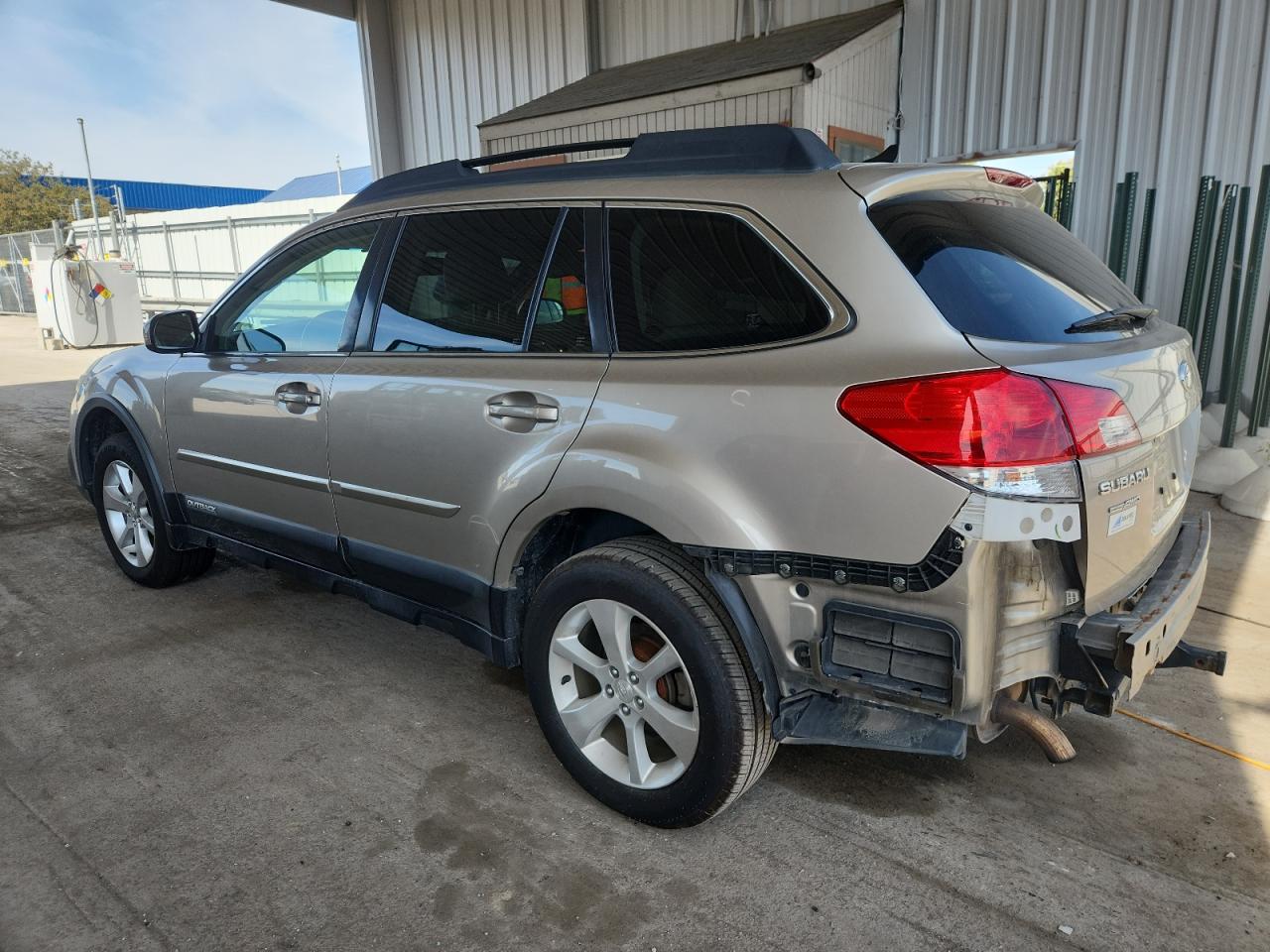 Subaru Outback 2.5i Limited Image 3