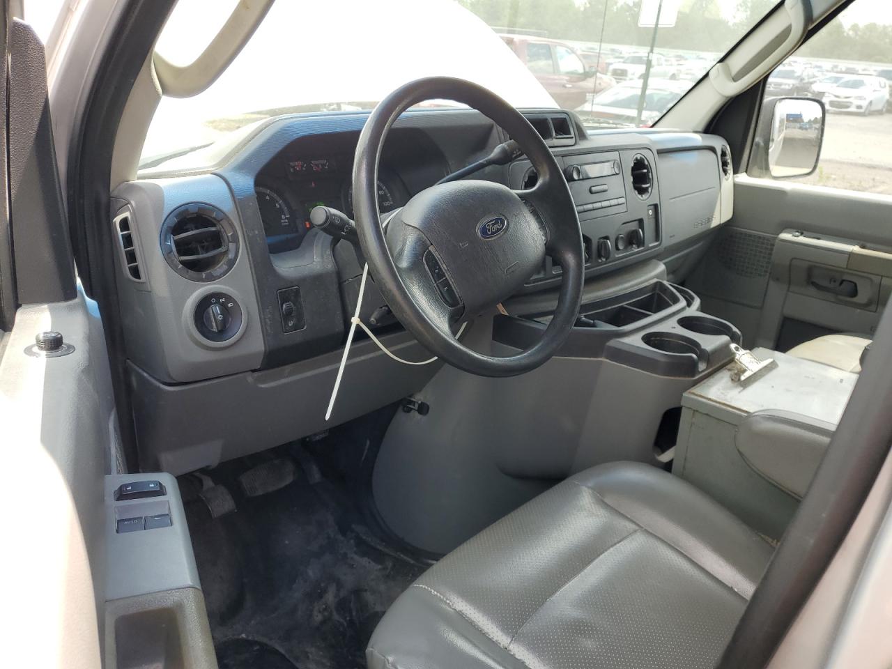 Ford Econoline E150 Van Image 8