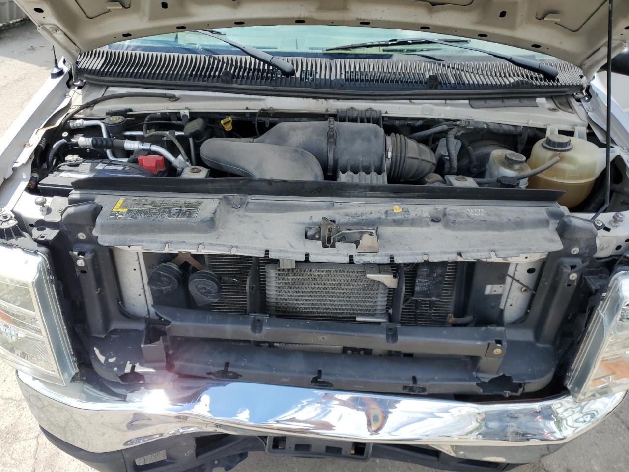 Ford Econoline E150 Van Image 7