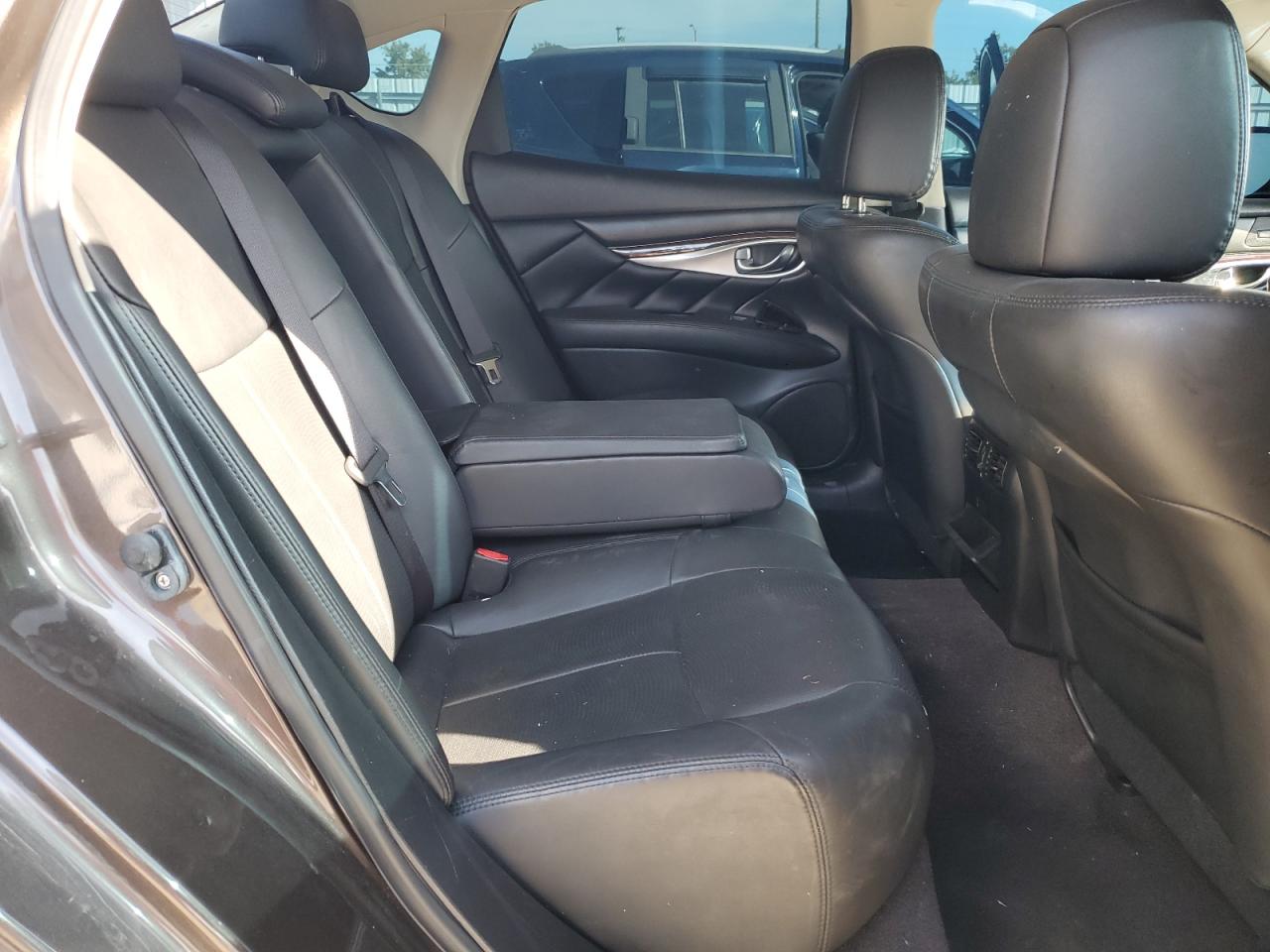 INFINITI Q70 3.7 Image 10