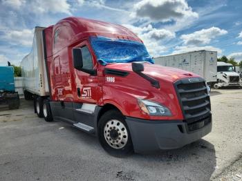  Salvage Freightliner Cascadia 1