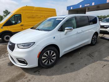  Salvage Chrysler Pacifica