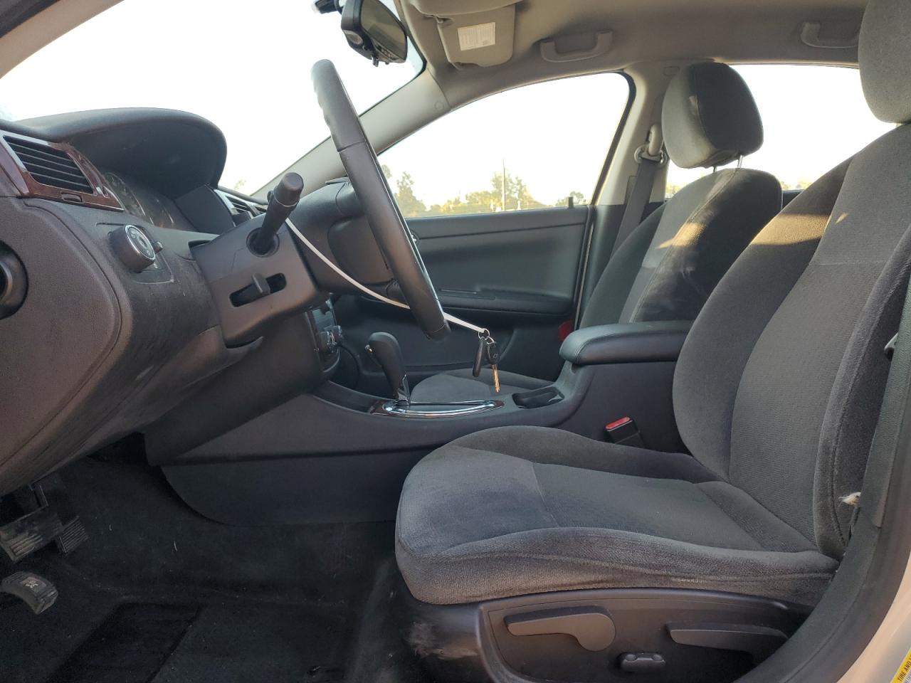 Chevrolet Impala Lt Image 9