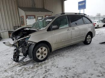  Salvage Toyota Sienna