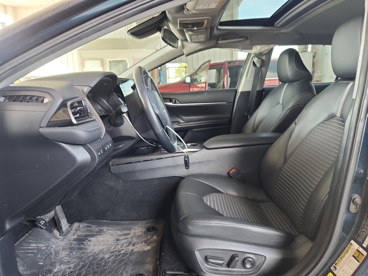 Toyota Camry Se Image 7