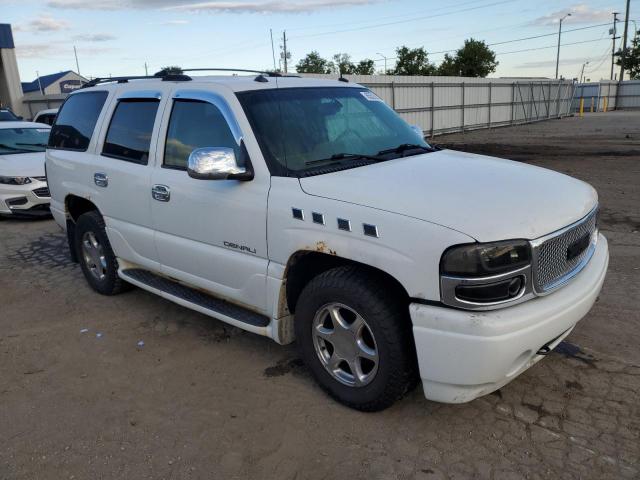 GMC Yukon Denali Image 11