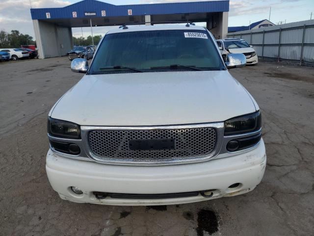 GMC Yukon Denali Image 8