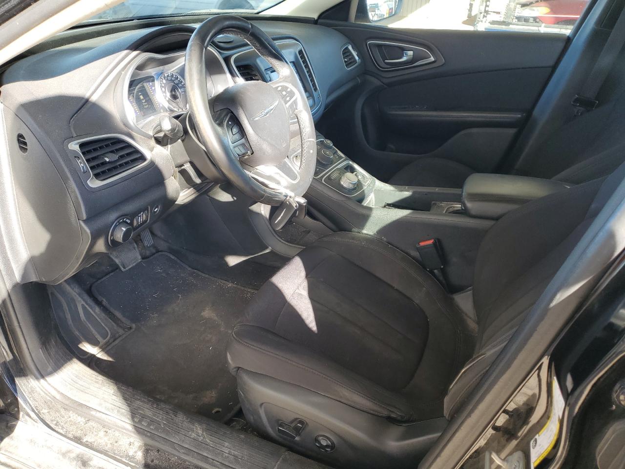 Chrysler 200 Limited Image 4