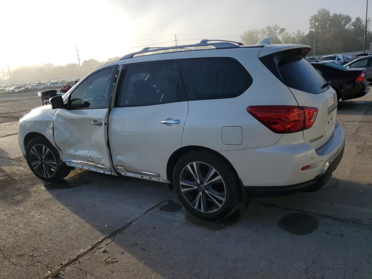 Nissan Pathfinder Platinum Image 11