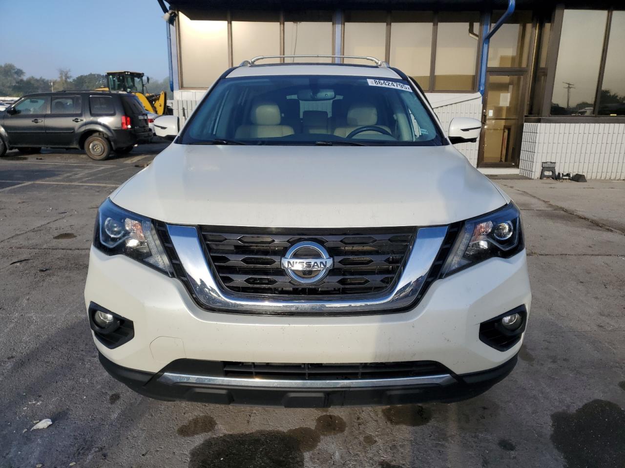 Nissan Pathfinder Platinum Image 4