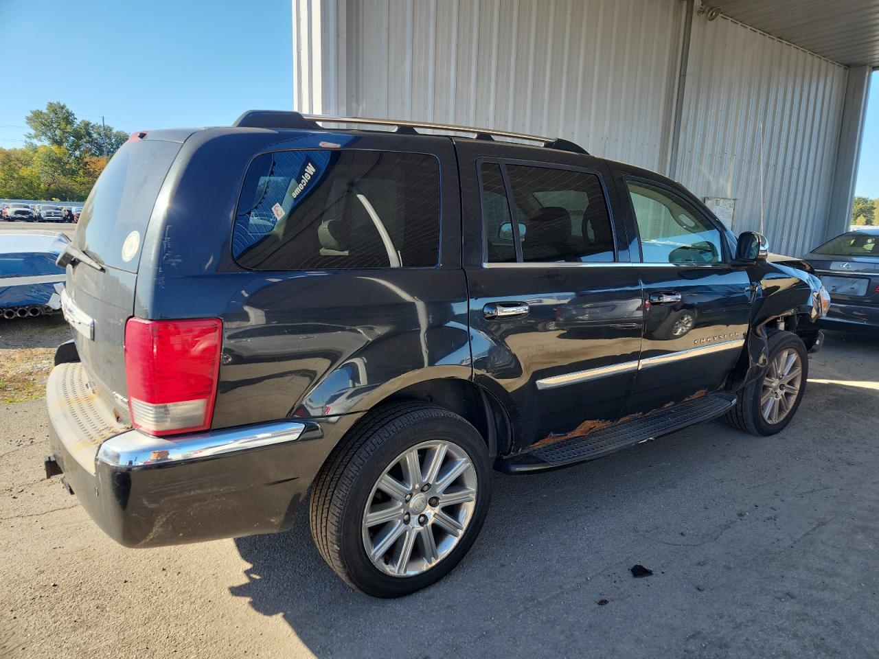 Chrysler Aspen Limited Image 2