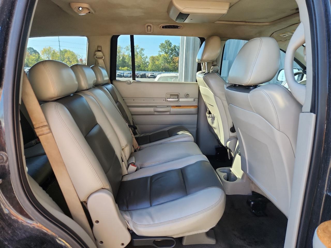 Chrysler Aspen Limited Image 5