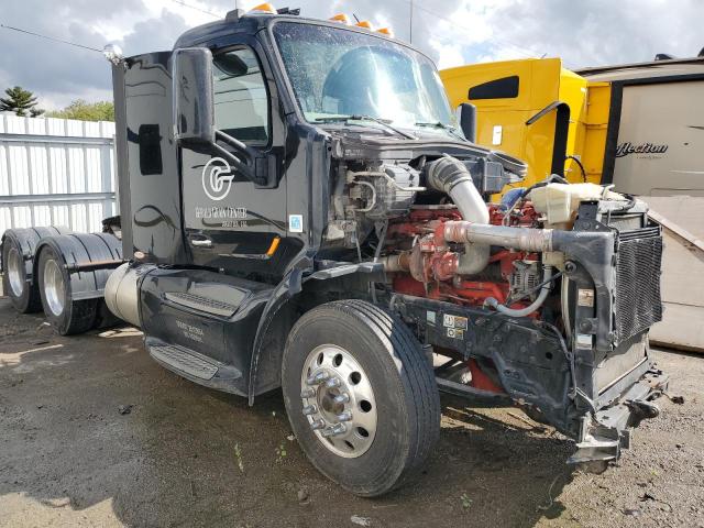  Salvage Peterbilt 579