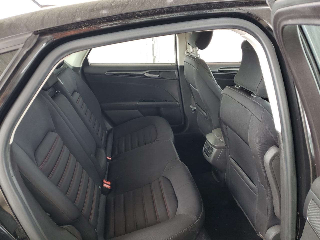 Ford Fusion Se Image 10