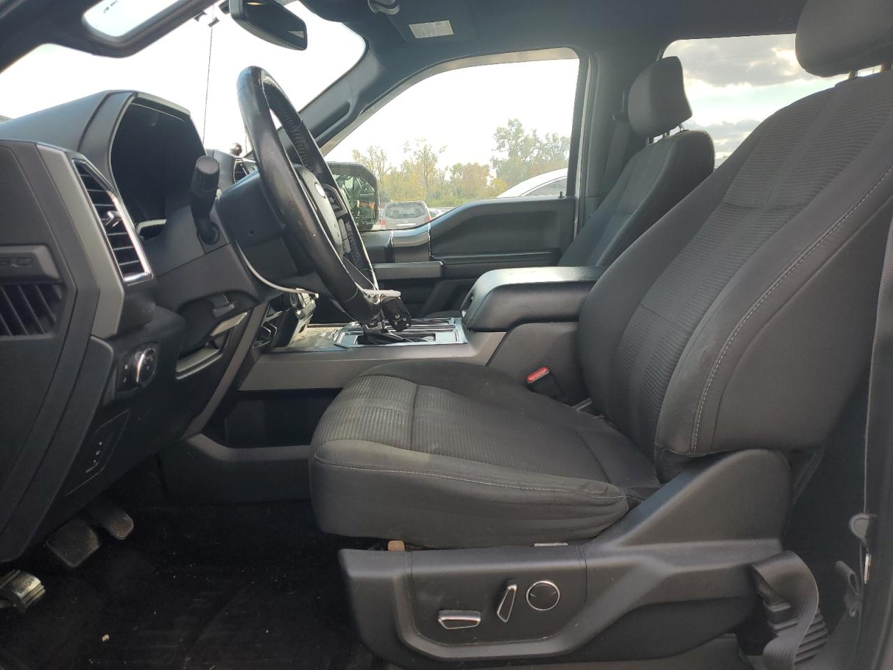 Ford F-150 Supercrew Image 11