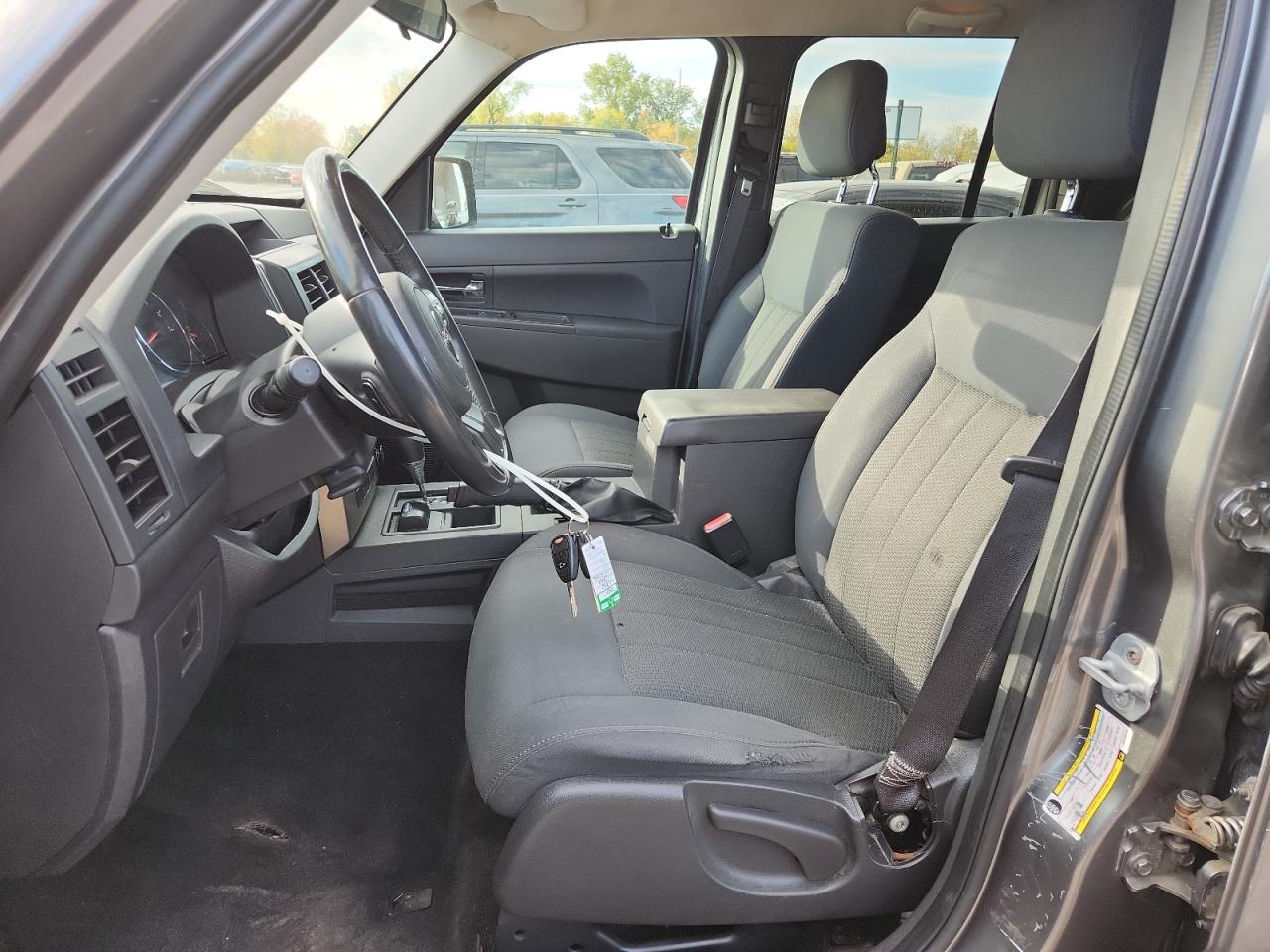 Jeep Liberty Sport Image 4