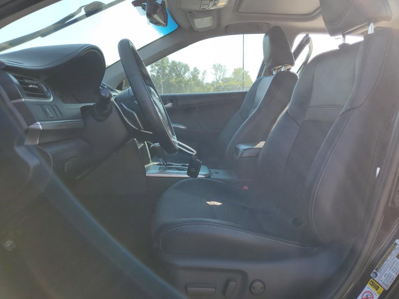 Toyota Camry Base Image 2